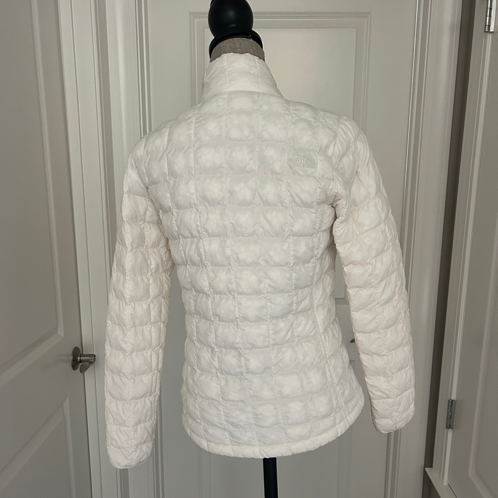 The North Face Women’s Thermoball Gardenia White Eco Zip Up Jacket Size Small - Picture 13 of 16